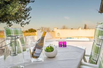 Gîte pour 6 personnes, avec piscine ainsi que vue et jardin, animaux acceptés à Ouveillan