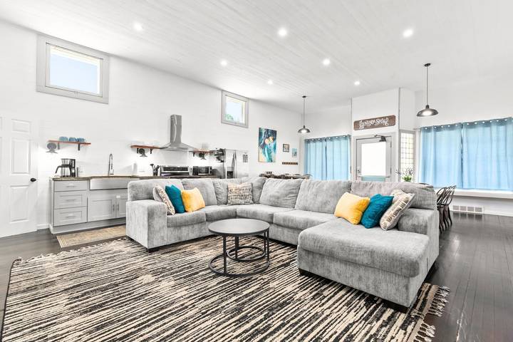 Vacation house for 26 people, with balcony and yard in Wisconsin