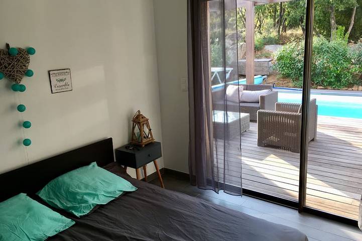 Villa ecológica, piscina privada climatizada, cerca de la playa Pinarelle, 9 personas in Pinarellu, Zonza
