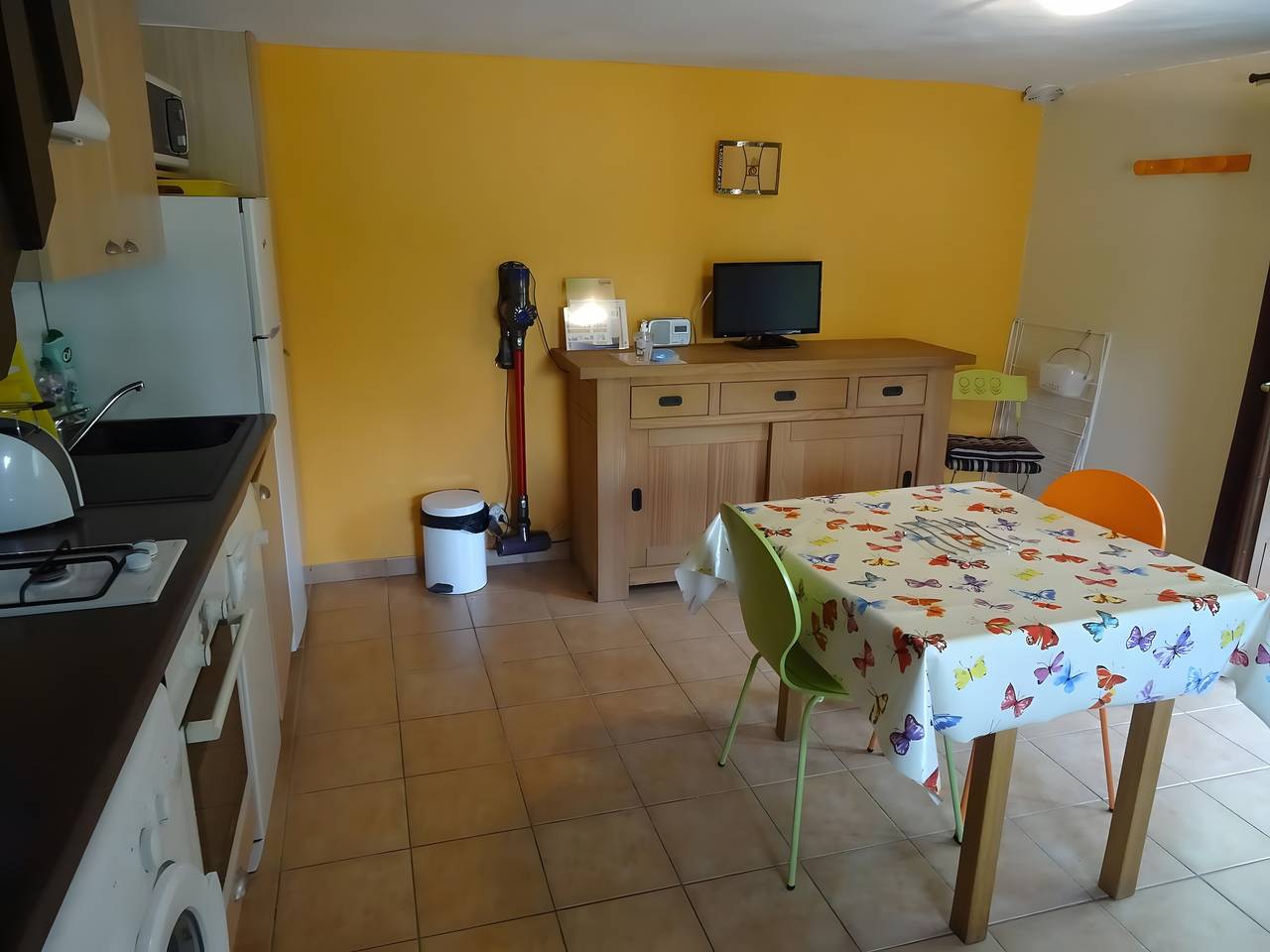 Acogedor gîte con jardín privado y Wi-Fi en Salles-Curan in Salles-Curan, Aveyron (desambiguación)