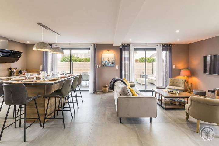 Gîte pour 8 personnes, avec sauna ainsi que terrasse et jardin à Granville