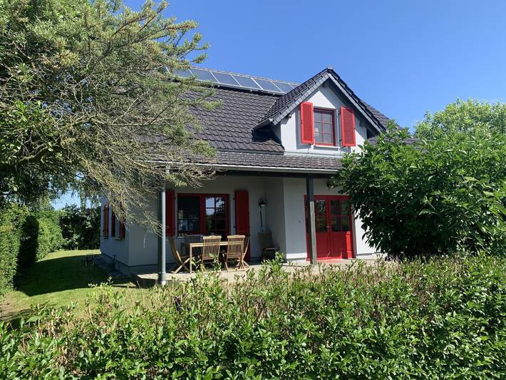Ferienhaus für 8 Personen, mit Garten und Sauna sowie Seeblick