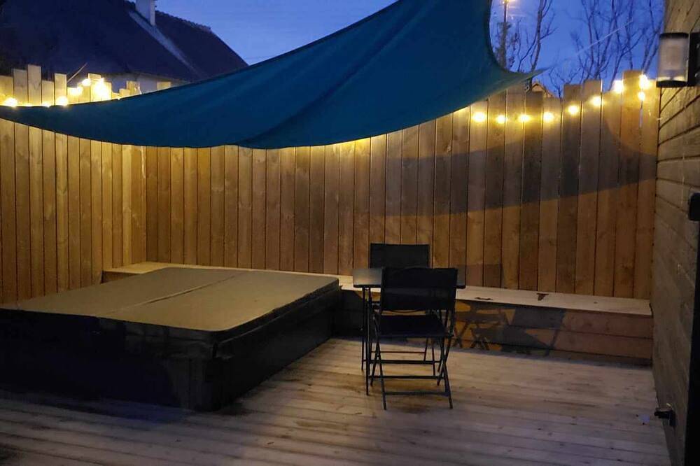 Entire apartment, Garden studio with private Jacuzzi all year round! in Hennebont, Côte des Mégalithes