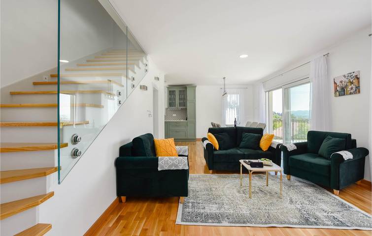 Moderne 170 m² große Ferienwohnung mit Pool, Terrasse und WLAN in Sinj – 1 km vom Zentrum entfernt in Sinj, Dalmatinisches Zagora