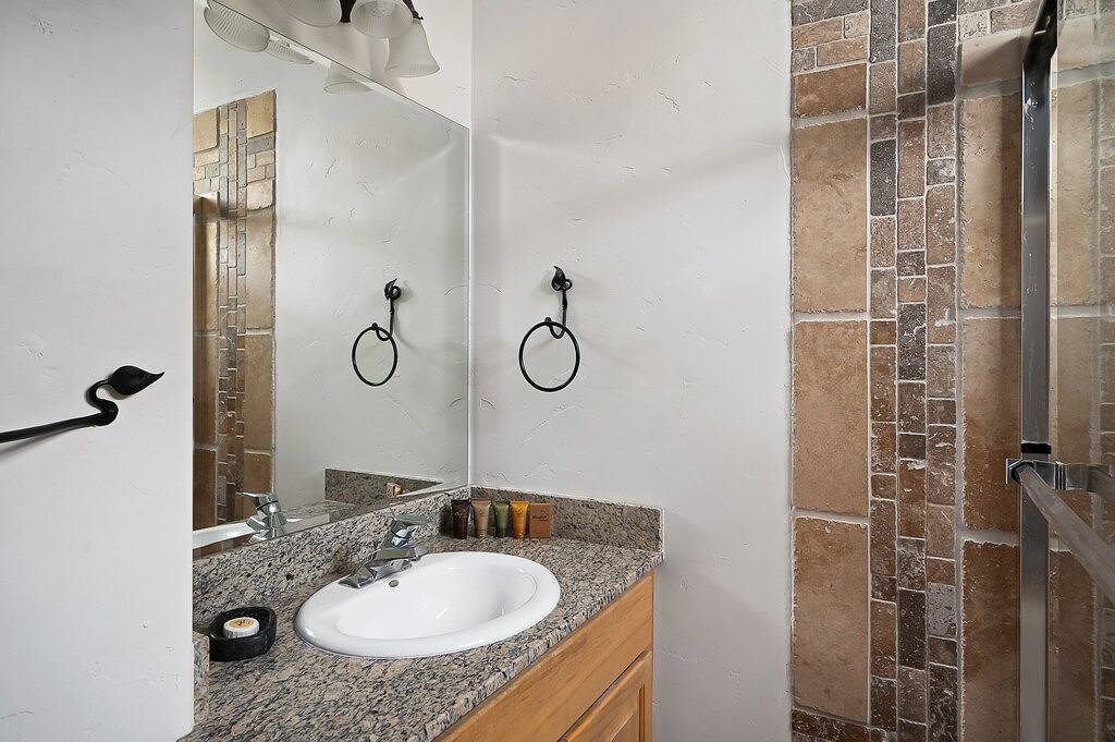 Ganze Wohnung, Modern 2 floor condo with all the amenities, close to Canyons Village, Sleeps 6 in Snyderville, Uinta Wasatch Cache National Forest