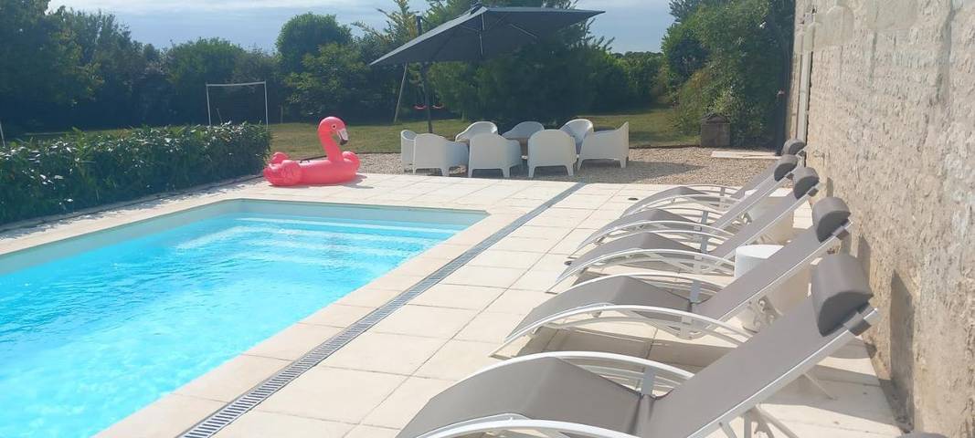 Location de vacances pour 11 personnes, avec vue ainsi que jardin et piscine dans Macqueville
