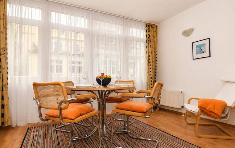 Apartamento entero, Komfortable 54 m² Ferienwohnung in ruhiger Lage mit Terrasse für 4 Personen in Warnemünde Strand, Warnemünde