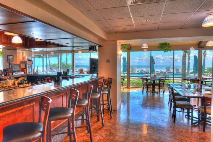 Holiday rental for 2 people, with balcony and hot tub as well as pool in Daytona Beach