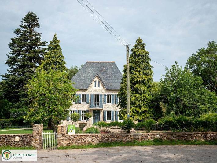 Location de vacances pour 8 personnes, avec jardin et terrasse, animaux acceptés à Rieupeyroux - 2