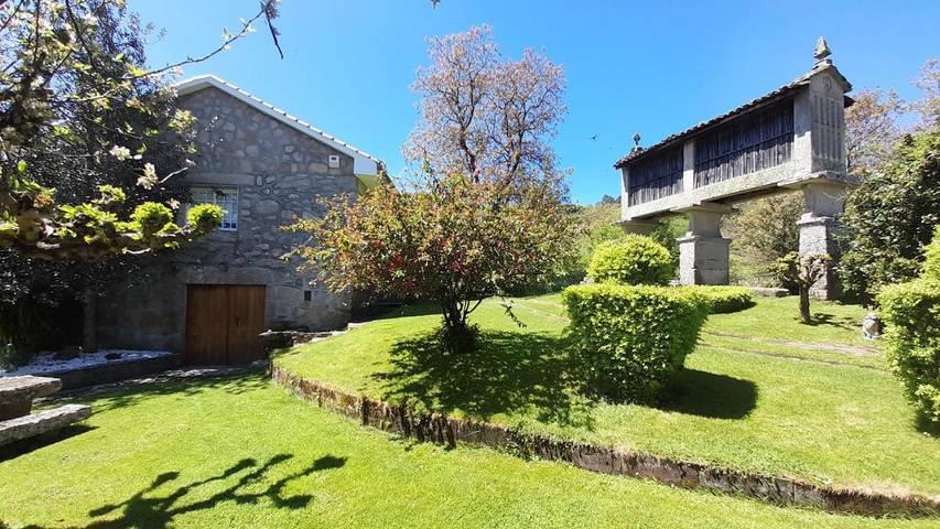 Casa de vacaciones para 5 personas, con piscina además de jardín y vistas, Se admiten mascotas en Provincia de Lugo - 2