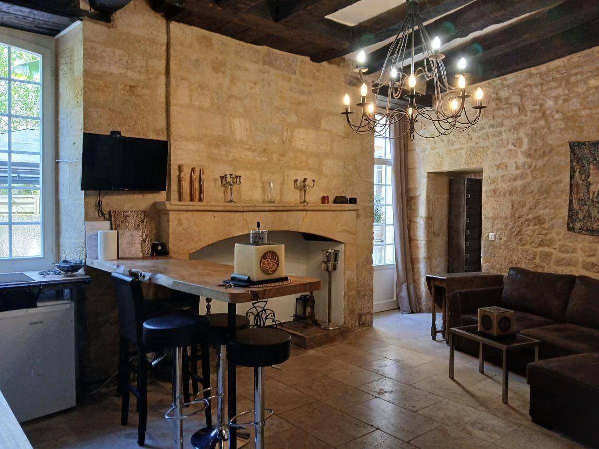 Appartement entier, Logis de Cécile à Sarlat avec jardin privatif de 30M2 in Sarlat-la-Canéda, Périgord Noir