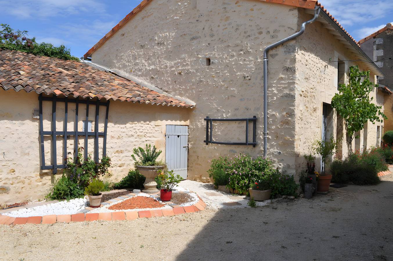 Gîte « À La Tite Boulite » avec piscine partagée, terrasse privée et Wi-Fi in Pouzioux-La-Jarrie, Vouneuil-sous-Biard