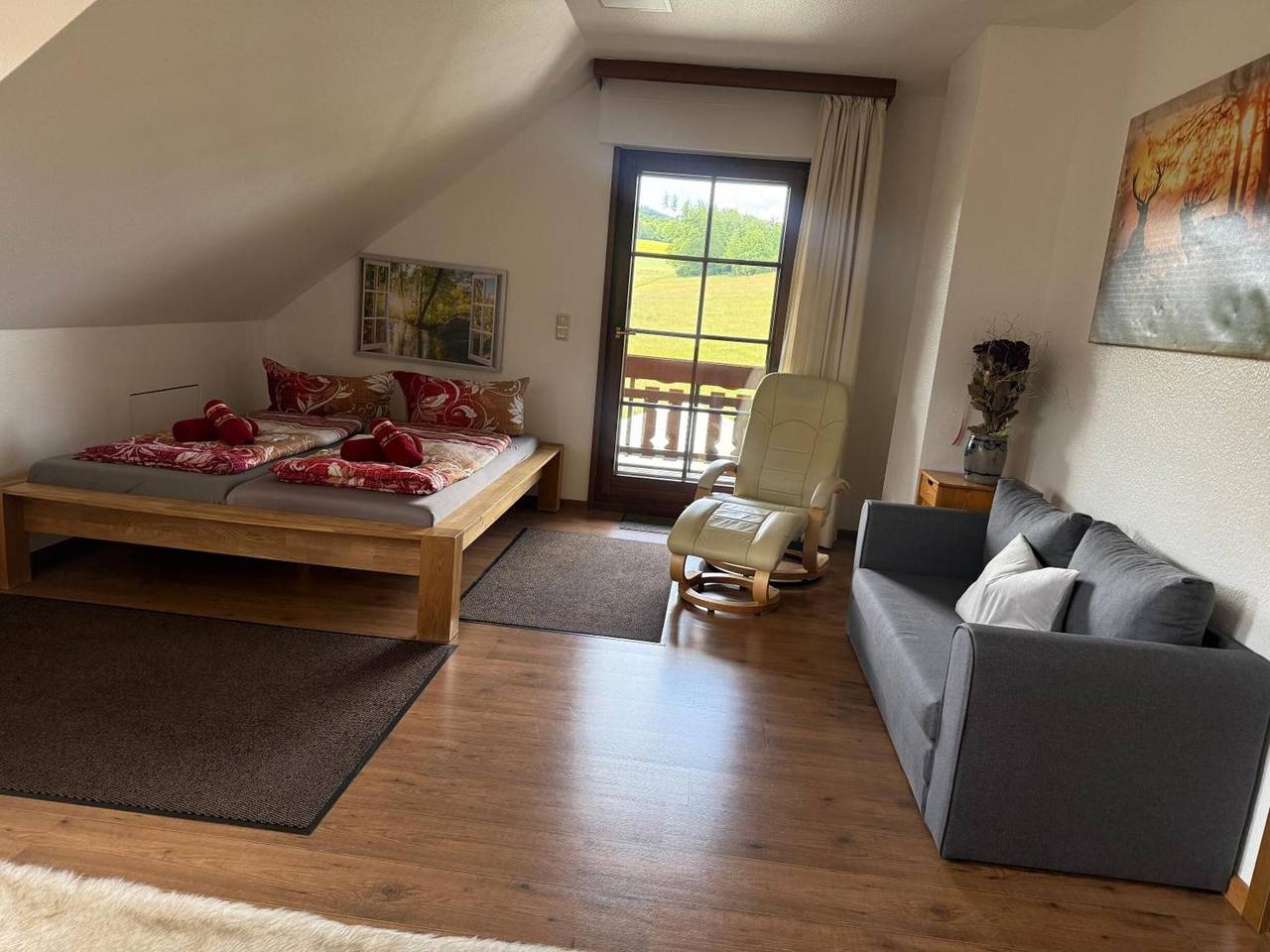 Entire apartment, Holiday Apartment in the Taunus with Private Balcony and Wi-Fi in Glashütten, Hochtaunuskreis