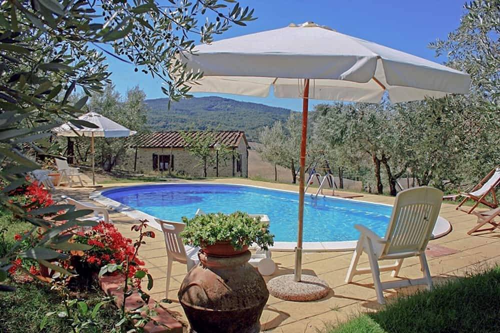 Typical farmhouse with private pool between Pisa and Siena in Pomarance, Riserva Naturale di Monterufoli