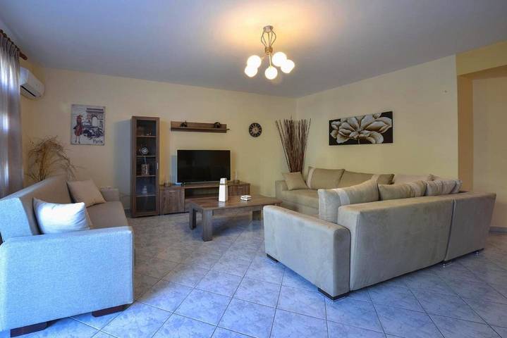 Ferienwohnung für 8 Personen, mit Terrasse und Garten sowie Ausblick in Kavala Gemeinde
