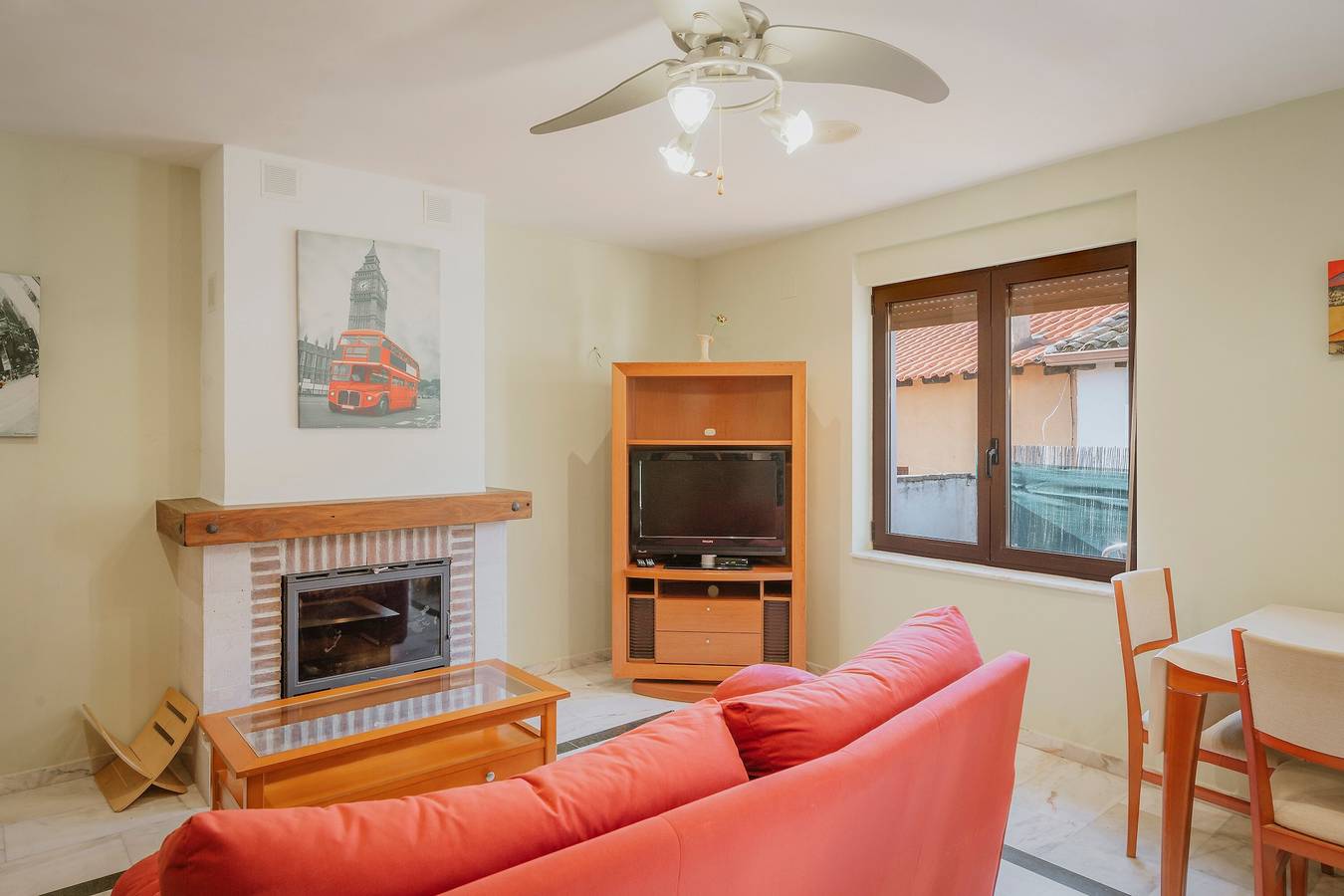 Casa de vacaciones 'Don Camino Premium' con terraza privada, balcón y Wi-Fi in Villalcázar de Sirga, Provincia de Palencia