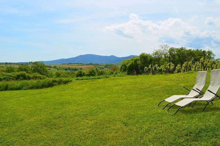 Gîte pour 4 personnes, avec Terrasse et Jardin
