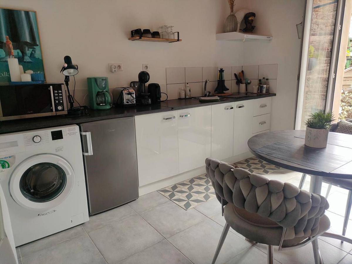 Appartement entier, La Suite 27 bis, maison indépendante avec terrasse, proche gare et centre in Guingamp, Région de Guingamp