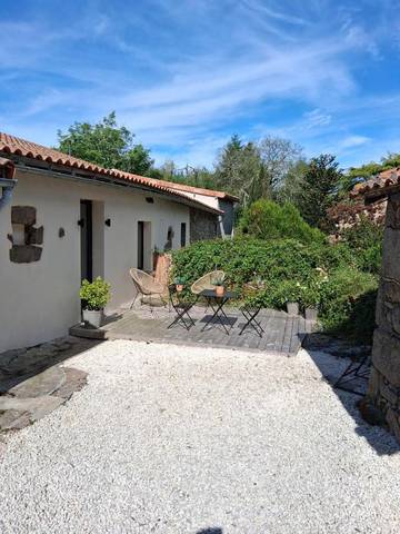 Gîte pour 2 personnes, avec terrasse à Busserolles