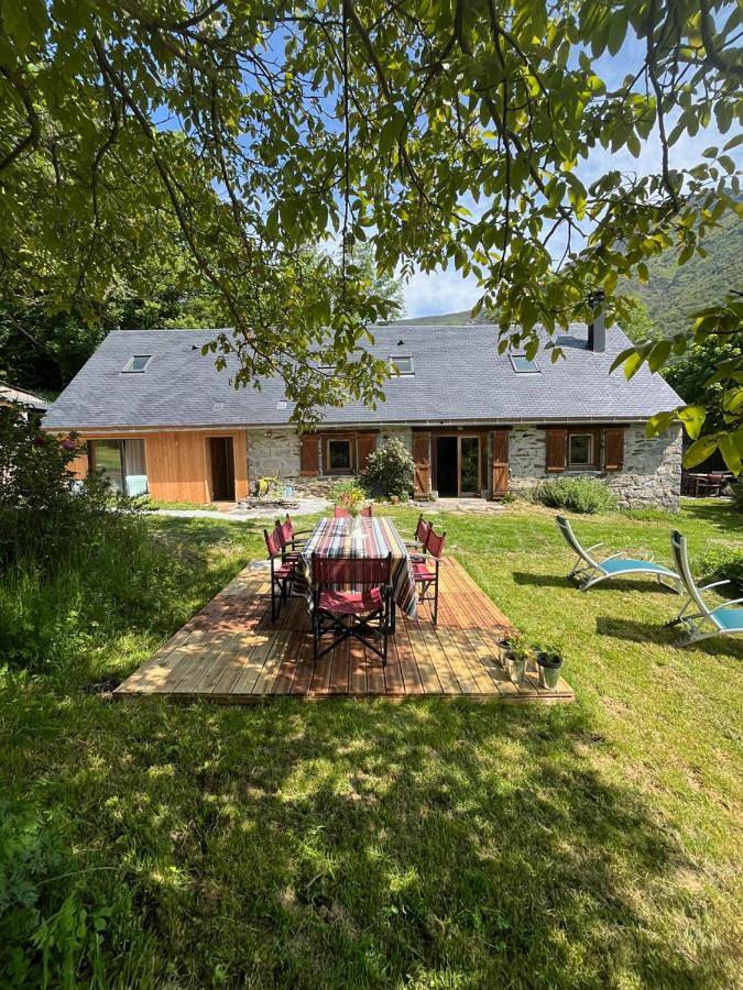 Location de vacances pour 2 personnes, avec terrasse ainsi que vue et jardin à Sazos