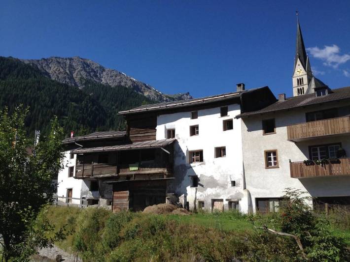 Ferienwohnung für 3 Personen, mit Balkon und Whirlpool sowie Terrasse und Garten