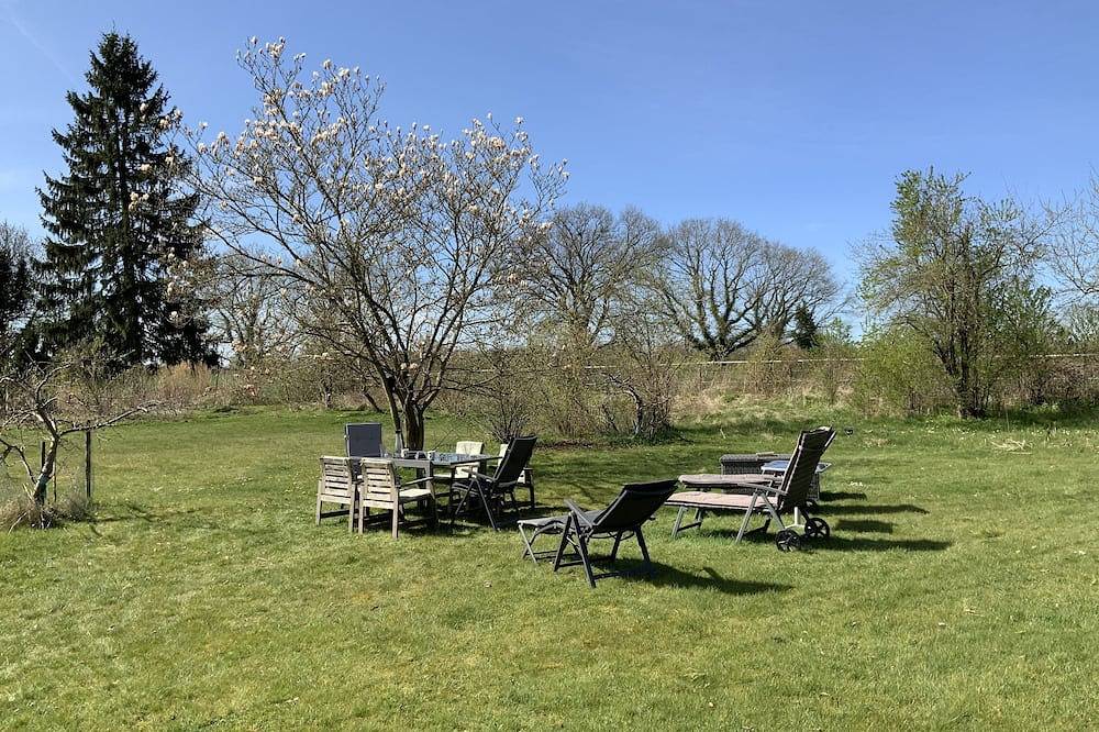 Idyllisches Ferienhaus im großen Garten in der Holsteinischen Schweiz in Malente, Ostholstein