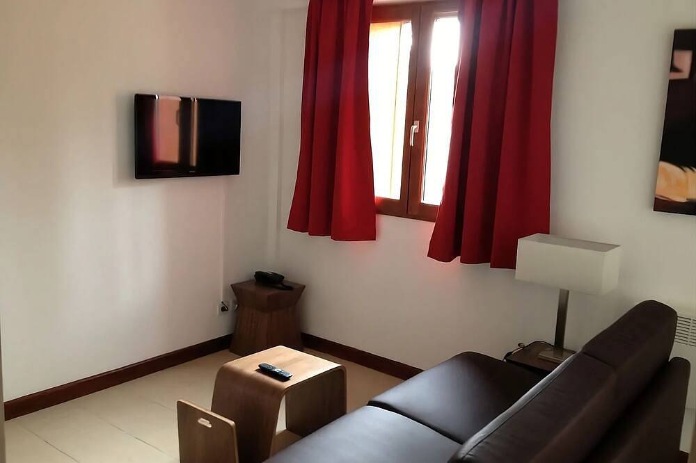 Private accommodations! Soundproofed rooms + well equipped kitchen in Guillaumes, Nizza und Umgebung