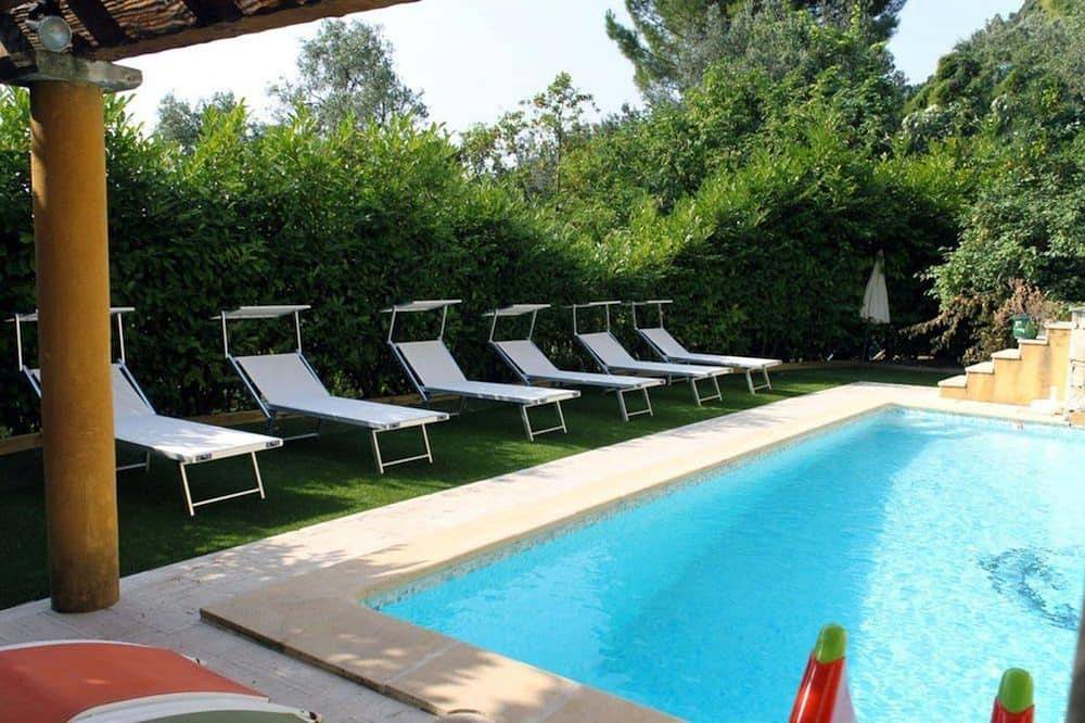 Entire apartment, Cosy Cottage above Monaco in La Turbie, Nice region