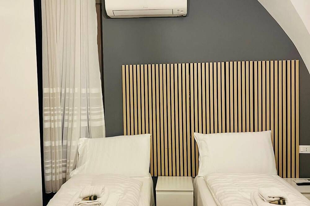 Business room & private bathroom in Lavis, Fleimstaler Alpen