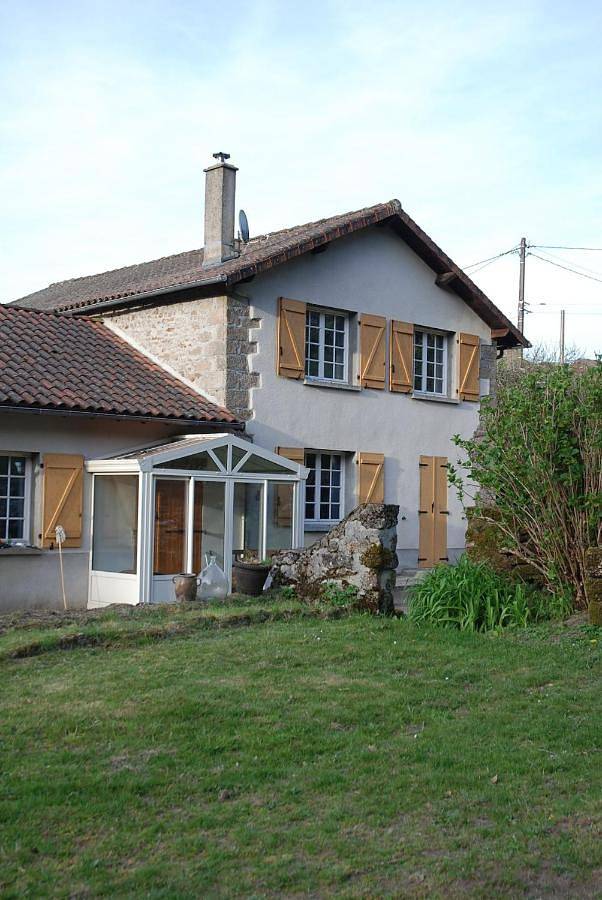 Location de vacances pour 6 personnes, avec Terrasse ainsi que Jardin et Vue à Compreignac