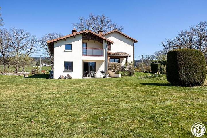 Gîte pour 5 personnes, avec jardin et balcon à Marsac-en-Livradois