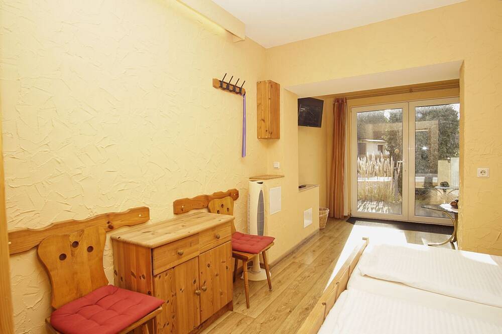 Ganze Wohnung, Gemütliche Ferienwohnung in Wassernähe - Ferienhaus Stark Apartment 01 in Ralswiek, Bergen auf Rügen und Umgebung
