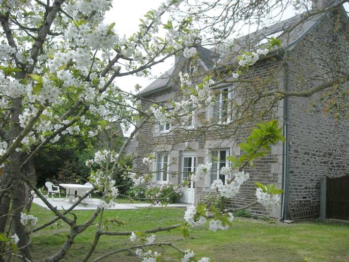 Location de vacances pour 9 personnes, avec jardin à Vains - 3