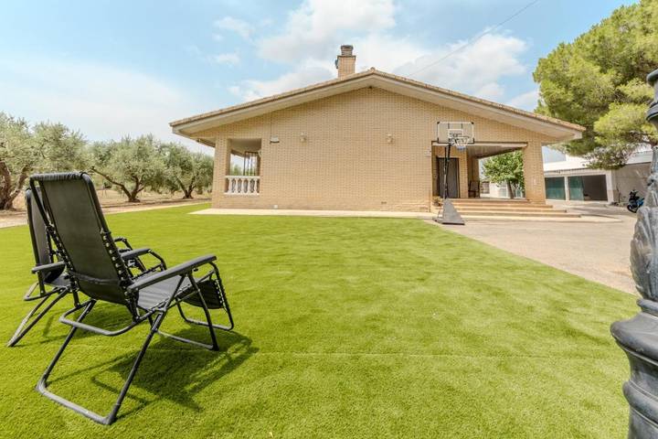 Casa de vacaciones para 9 personas, con vistas además de piscina y jardín - 1