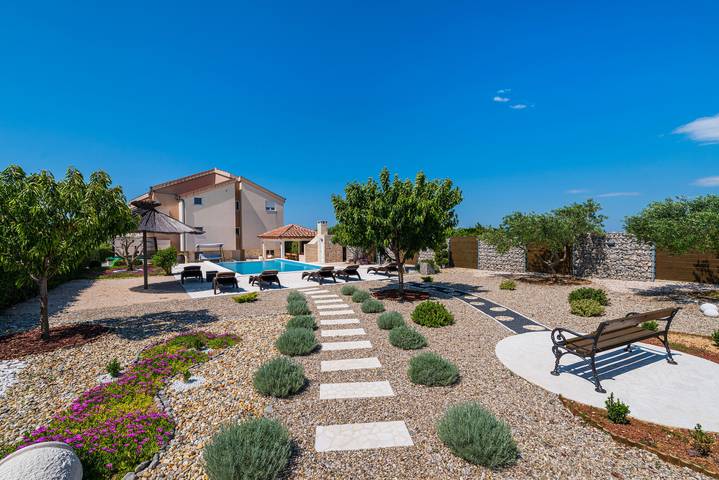 Ferienhaus für 8 Personen, mit Terrasse und Garten, kinderfreundlich in Zadar - 2