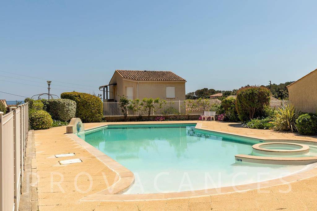 Holiday home in St-Aygulf in walking distance to the beach in Frejus, Draguignan region