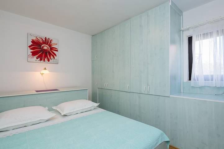 Ganze Wohnung, Gemütliche Wohnung Bose 2 + 2 nur 5 Meter vom Strand entfernt in einem ruhigen Ort zum Entspannen in Kanica, Razanj