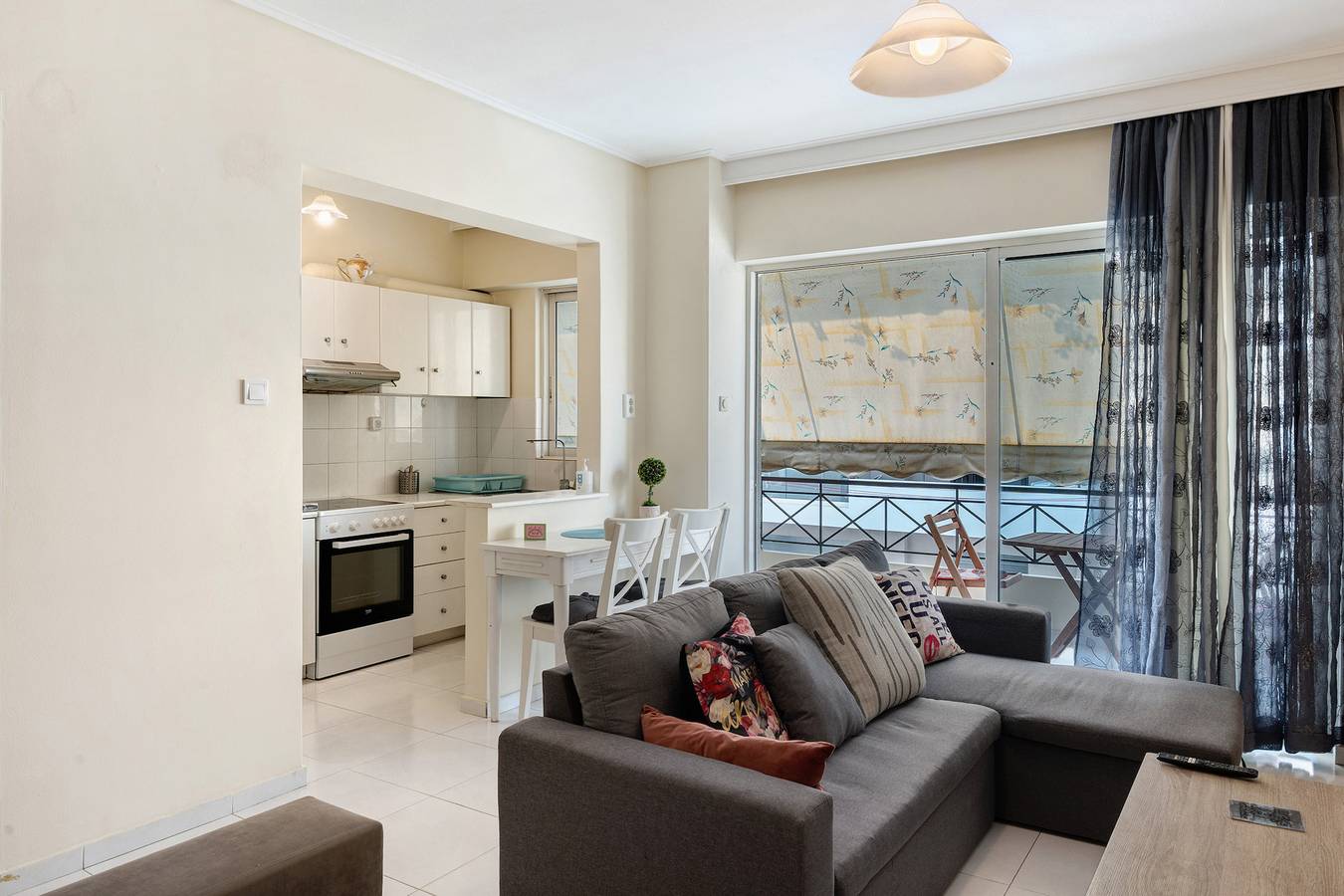 Entire apartment, Apartment 'Pallada' with Balcony, Wi-Fi and Air Conditioning in Central Section of Athens, Athens