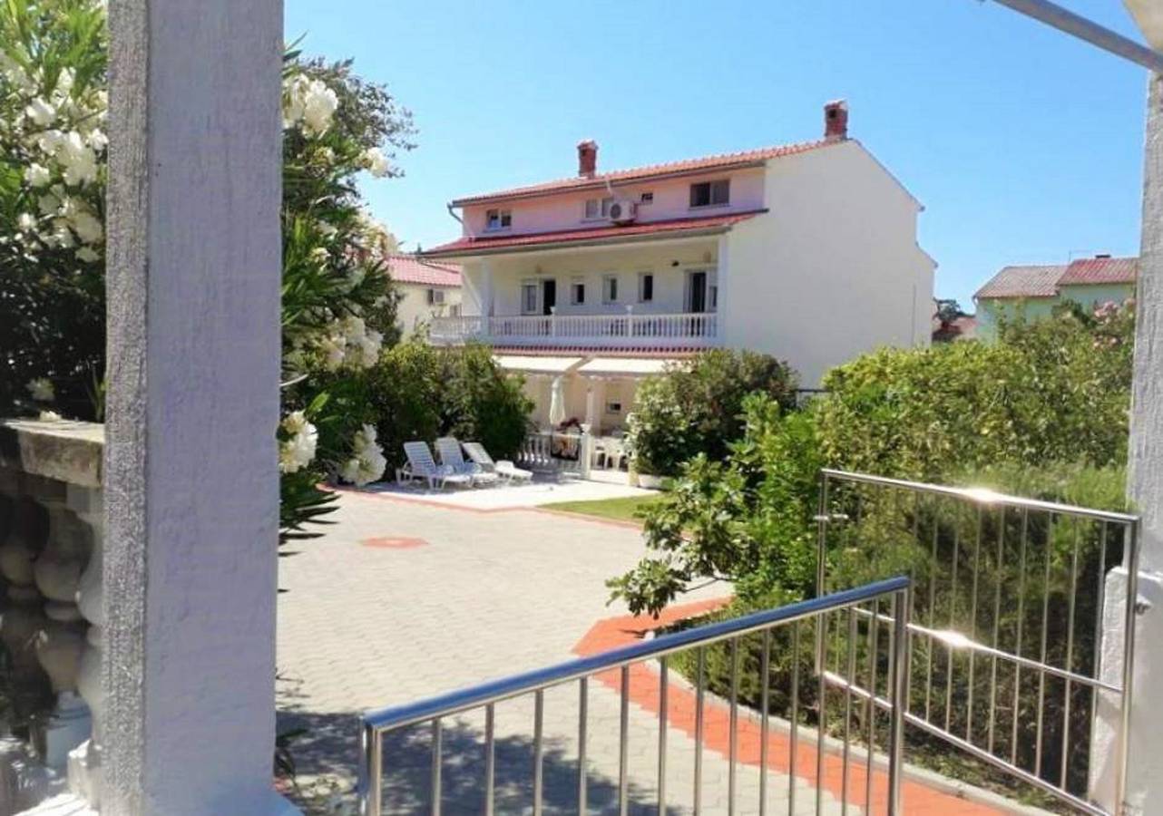 Charmantes Ferienhaus mit Garten à Palit, Croatie in Palit, Rab