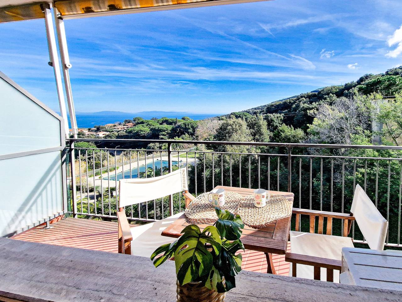 Apartamento entero, Apartamento 'Mono Le Lecce 53 Iris' con piscina compartida, balcón y aire acondicionado in Elba