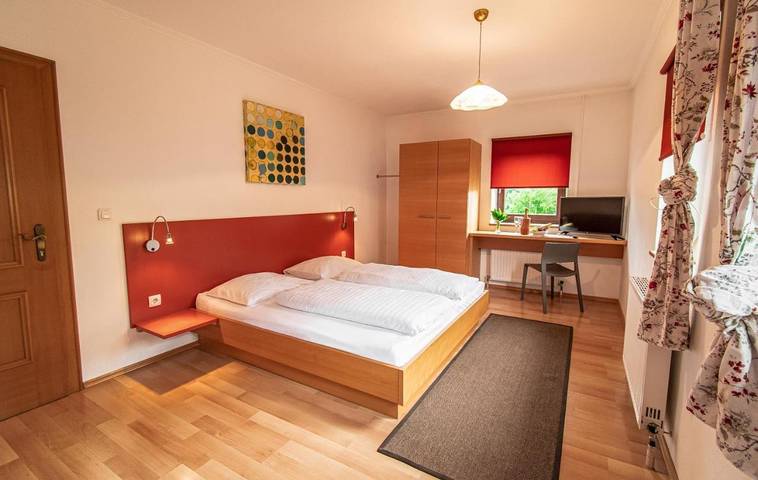 Ferienhaus für 3 Personen, mit Terrasse und Garten sowie Ausblick in Steyr