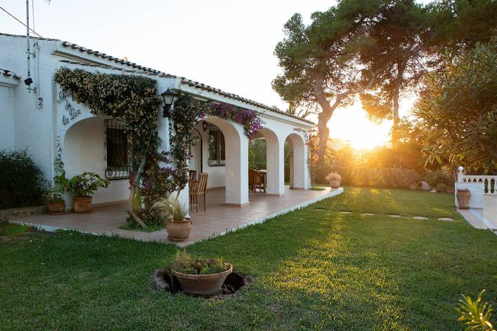 Villa 'La Paz' with Private Pool, Shared Terrace and Wi-Fi in Cap Martí, Jávea