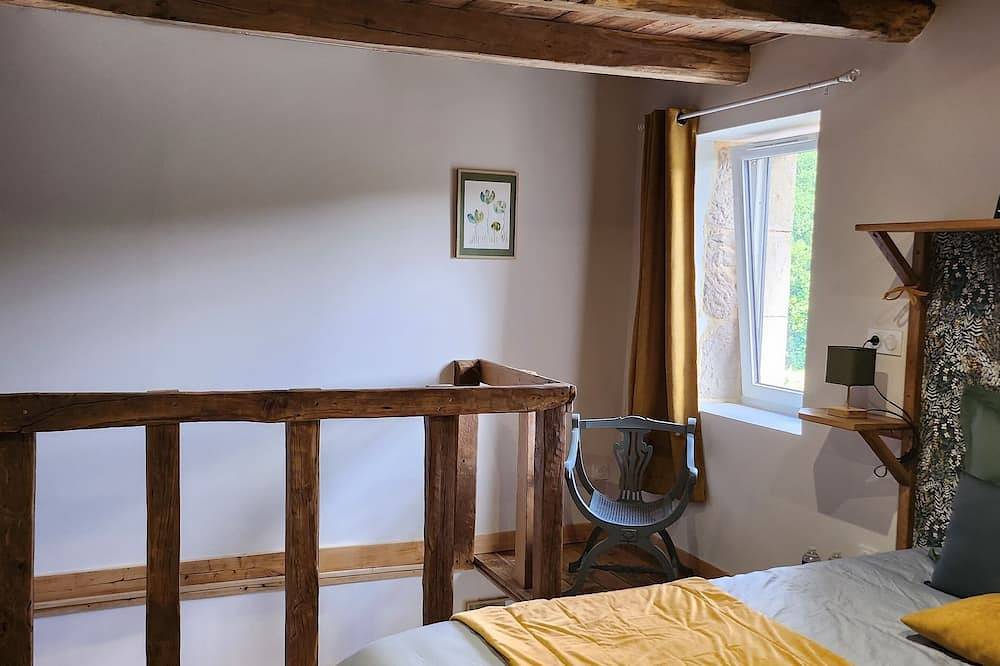 Tranquillité assurée dans cet endroit bucolique avec vue sur la vallée. in Sébrazac, Aveyron