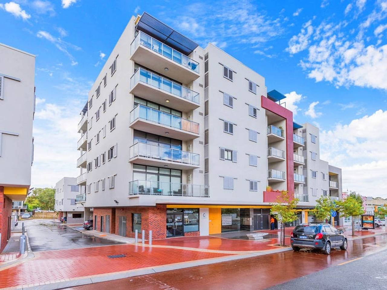 Entire apartment, 1Bdr + Parking on Beaufort Street in Perth, Western Australia