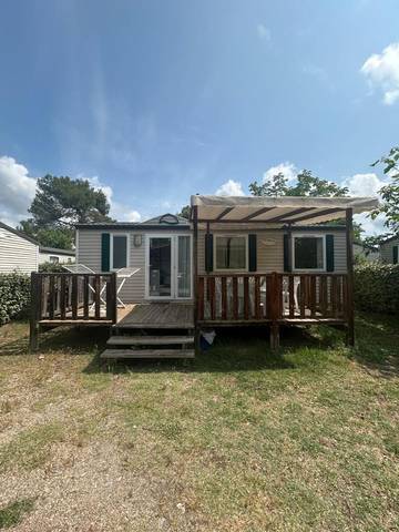 Camping pour 6 personnes, avec piscine ainsi que vue et jardin à La Roque-d'Anthéron