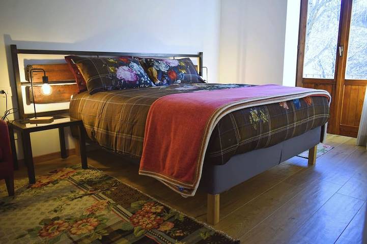 Beautiful cottage a few miles from Bellagio with stunning views of Lake Como in Civenna, Municipio de Bellagio