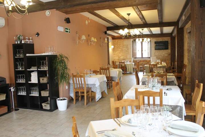 Hotel para 2 personas, con terraza además de jacuzzi y piscina en Provincia de Burgos - 4