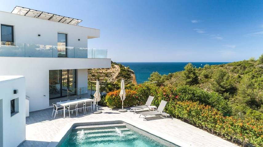 Glamping para 10 pessoas, com jacuzzi e jardim no Algarve