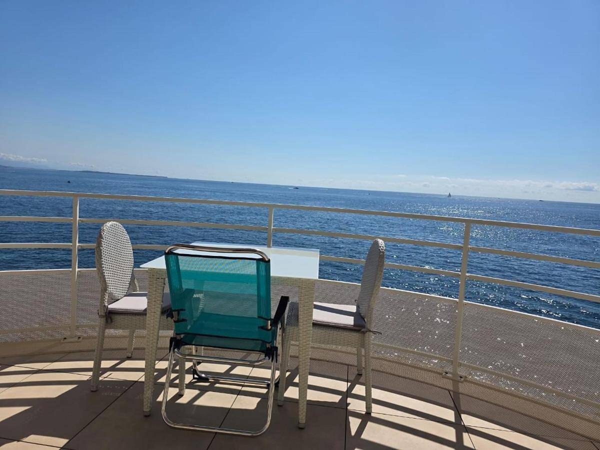 Appartement entier, One-Bedroom Apartment in Le Trayas, Saint-Raphaël