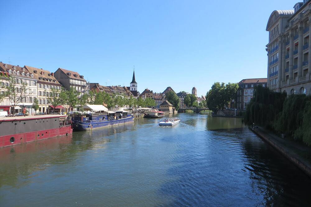 Ganze Wohnung, Parkplatz, am Wasser, gegenüber der Altstadt, hell und ruhig 74 m² in Straßburg, Region Straßburg